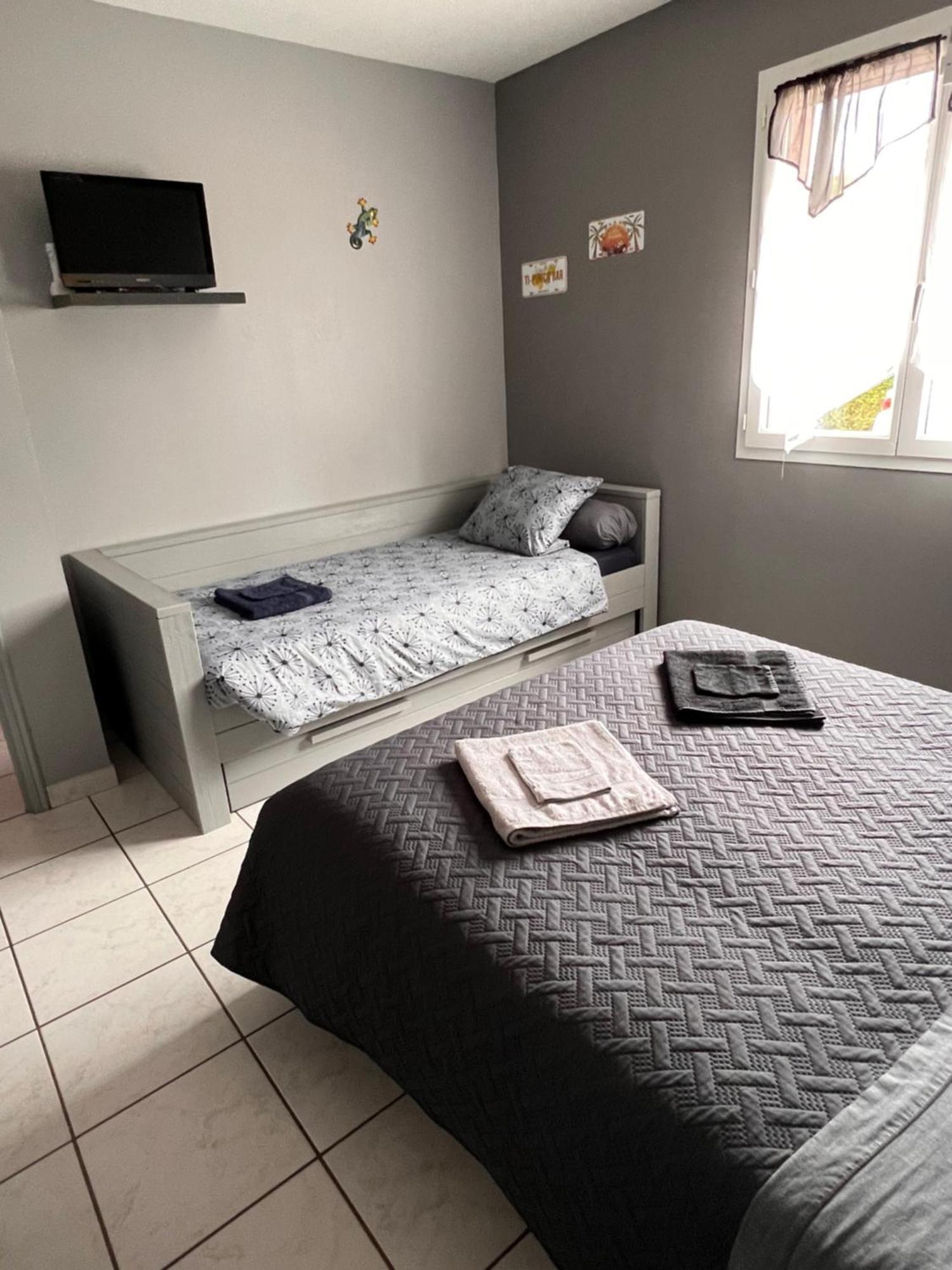 Chambres D'Hotes Chez Florence Montmerle-sur-Saone Exteriör bild